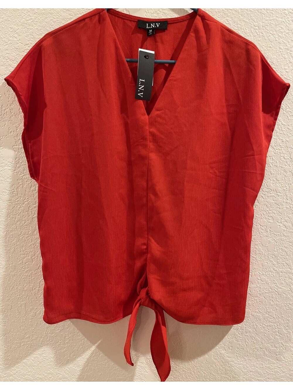 L.N.V. Womens Medium Red Sleeveless Tie-Front Lightweight Blouse NWT! A2217